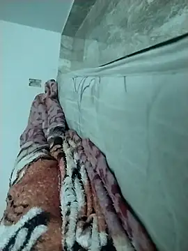 Snapshot of lm279 chatting on 02/17/25, 06:26 lm279 online show from 02/17/25, 06:26