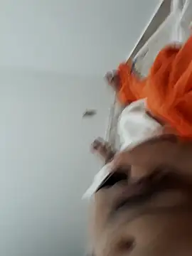 Snapshot of lm279 chatting on 10/20/25, 09:32 lm279 online show from 10/20/25, 09:32