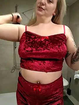 Snapshot of Milas_Dreams chatting on 11/12/25, 09:47 Milas Dreams online show from 11/12/25, 09:47