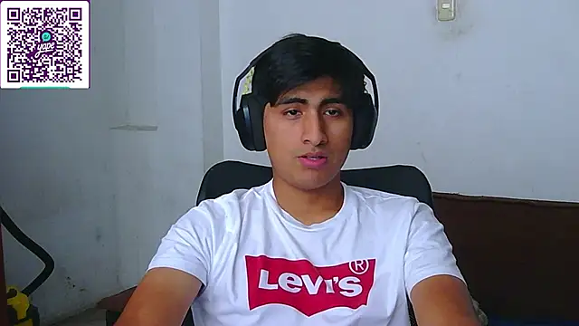 Snapshot of CzarPM chatting on 12/15/25, 07:40 CzarPM online show from 12/15/25, 07:40