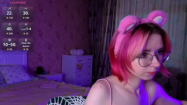 Nora Failure online show from 10/15/25, 02:01