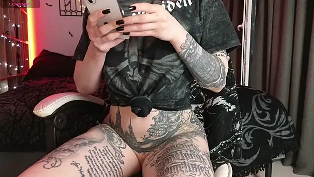 Snapshot of Devil_s_bride chatting on 04/14/26, 05:41 Devil s bride online show from 04/14/26, 05:41