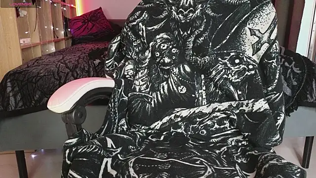 Snapshot of Devil_s_bride chatting on 04/17/26, 05:05 Devil s bride online show from 04/17/26, 05:05