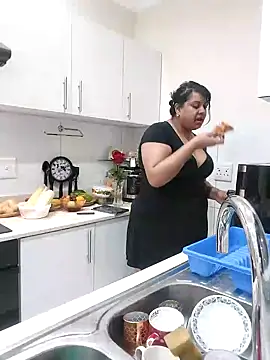 Snapshot of GoddessLorenaTheeSiren chatting on 02/27/25, 05:04 GoddessLorenaTheeSiren online show from 02/27/25, 05:04