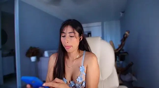 auroracaruso11 online show from 03/10/25, 10:02