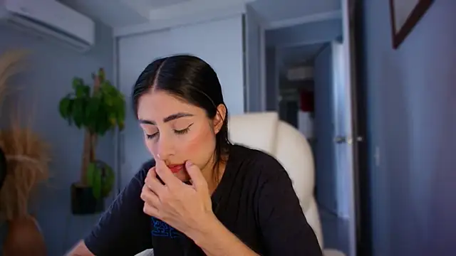 auroracaruso11 online show from 09/21/25, 09:27