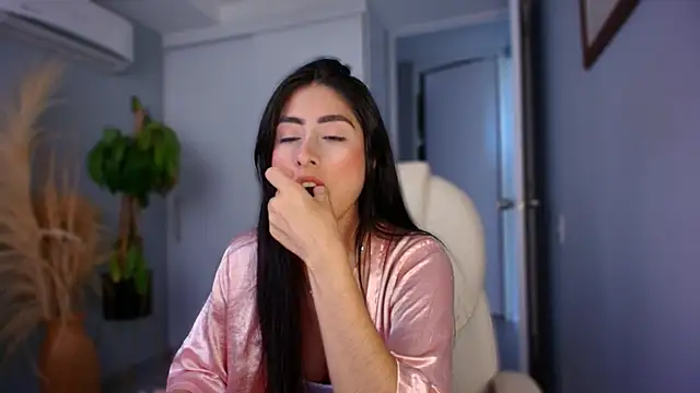 auroracaruso11 online show from 09/30/25, 08:58