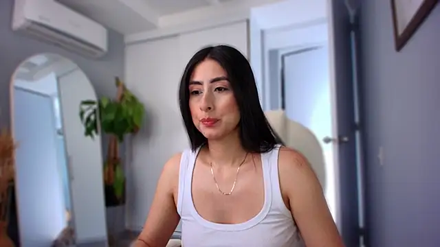 auroracaruso11 online show from 10/05/25, 12:03