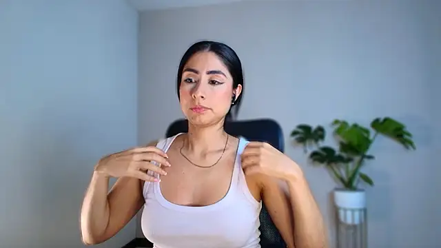 auroracaruso11 online show from 01/15/26, 12:04