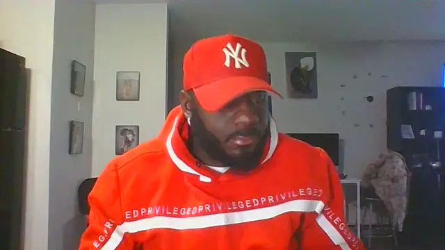 Snapshot of Stayinalive1992 chatting on 10/29/25, 02:58 Stayinalive1992 online show from 10/29/25, 02:58