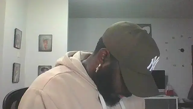 Snapshot of Stayinalive1992 chatting on 11/07/25, 02:33 Stayinalive1992 online show from 11/07/25, 02:33