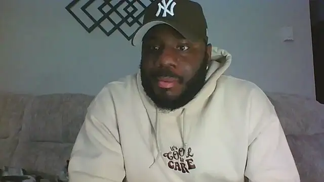 Snapshot of Stayinalive1992 chatting on 01/09/26, 04:37 Stayinalive1992 online show from 01/09/26, 04:37