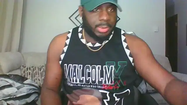 Snapshot of Stayinalive1992 chatting on 02/12/26, 01:33 Stayinalive1992 online show from 02/12/26, 01:33