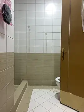 Snapshot of Layla-daloua chatting on 12/14/25, 10:36 Layla-daloua online show from 12/14/25, 10:36