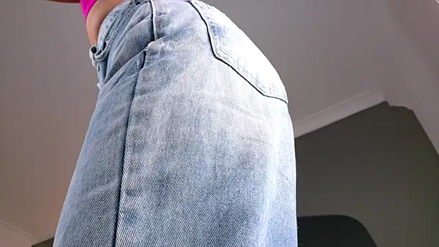 ParisFox  online show from 10/24/25, 07:32