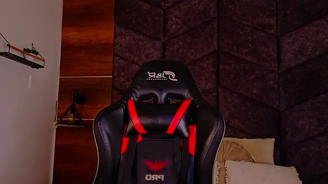 ParisFox  online show from 02/20/26, 09:04