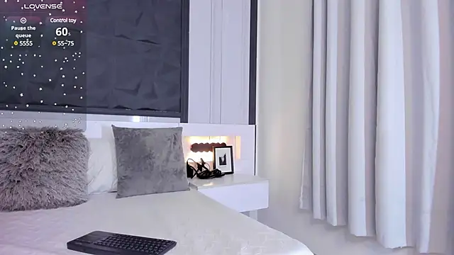 SaraGomez1 online show from 12/20/24, 12:27