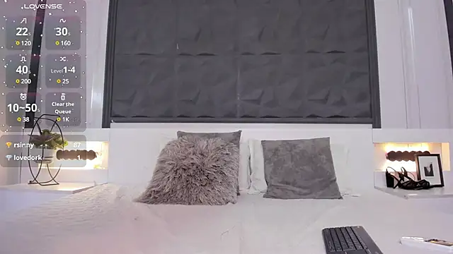 SaraGomez1 online show from 12/23/24, 01:13