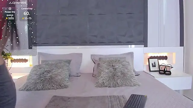 SaraGomez1 online show from 01/09/25, 01:13