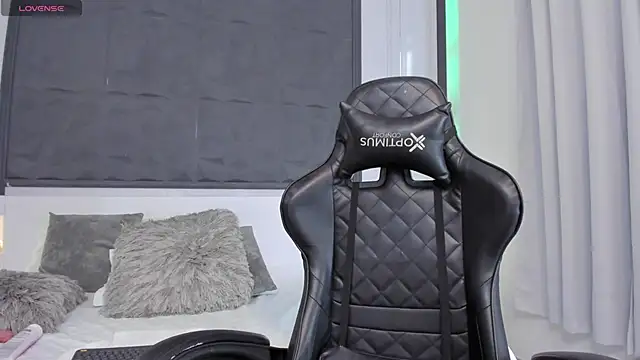 SaraGomez1 online show from 02/07/25, 04:14