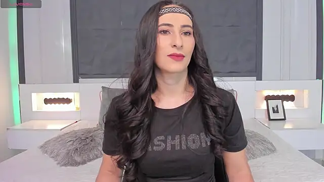 SaraGomez1 online show from 02/17/25, 12:27