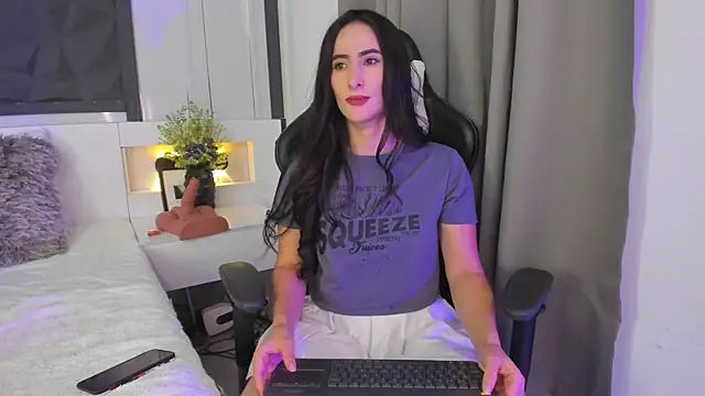 SaraGomez1 online show from 10/07/25, 02:36