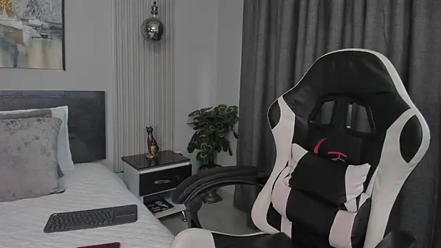 SaraGomez1 online show from 05/11/26, 12:55