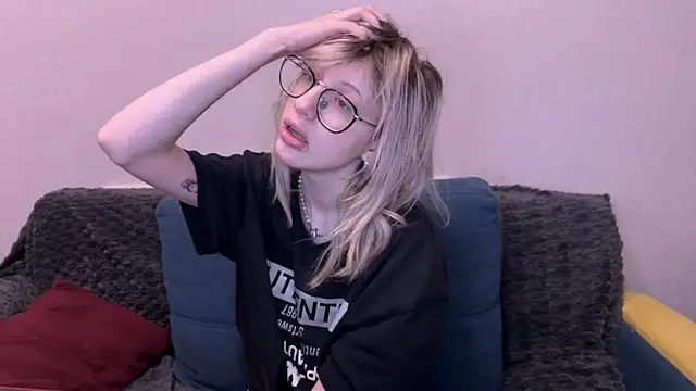 moundliicht1 online show from 10/29/25, 08:32