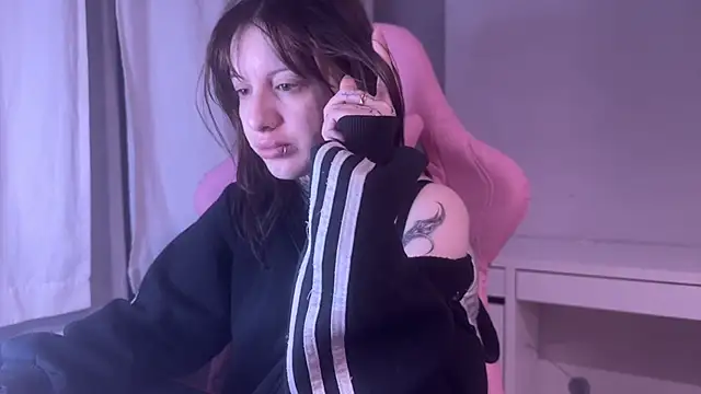 Snapshot of moundliicht1 chatting on 04/19/26, 08:44 moundliicht1 online show from 04/19/26, 08:44