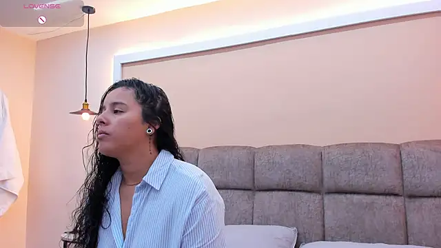 Snapshot of Dilan_y_Mia chatting on 12/15/24, 01:43 Dilan y Mia online show from 12/15/24, 01:43