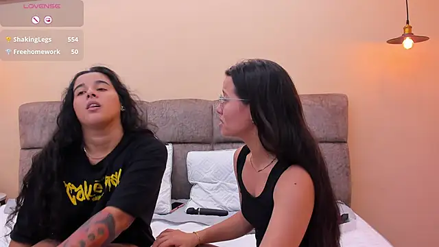 Snapshot of Dilan_y_Mia chatting on 12/17/24, 03:49 Dilan y Mia online show from 12/17/24, 03:49