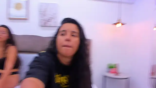 Snapshot of Dilan_y_Mia chatting on 02/08/25, 06:22 Dilan y Mia online show from 02/08/25, 06:22