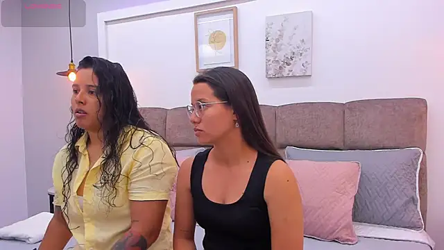 Snapshot of Dilan_y_Mia chatting on 03/08/25, 01:14 Dilan y Mia online show from 03/08/25, 01:14