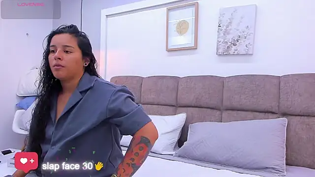 Snapshot of Dilan_y_Mia chatting on 03/19/25, 01:18 Dilan y Mia online show from 03/19/25, 01:18