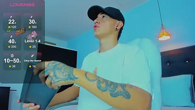 Lobo 17  online show from 11/18/25, 03:45