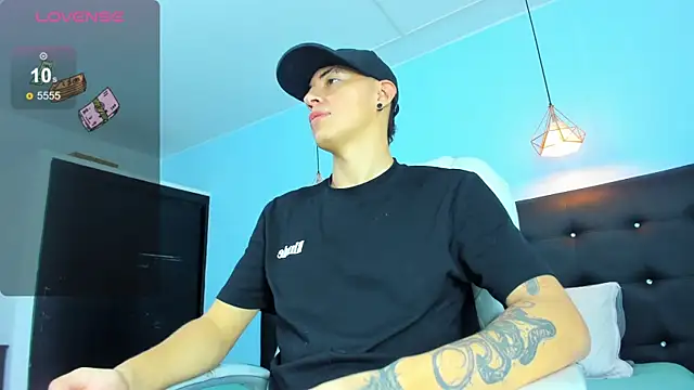 Lobo 17  online show from 12/23/25, 03:37