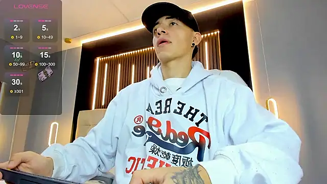 Snapshot of Lobo_17_ chatting on 03/07/26, 03:47 Lobo 17 online show from 03/07/26, 03:47