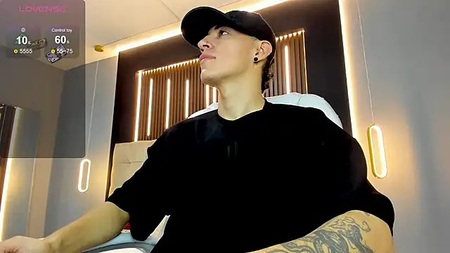 Snapshot of Lobo_17_ chatting on 03/08/26, 02:48 Lobo 17 online show from 03/08/26, 02:48