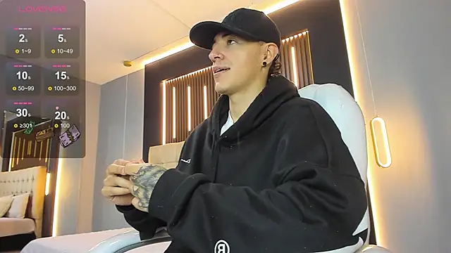 Snapshot of Lobo_17_ chatting on 03/11/26, 03:34 Lobo 17 online show from 03/11/26, 03:34