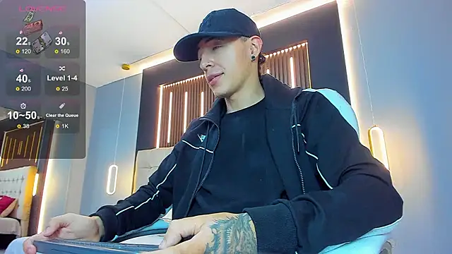 Snapshot of Lobo_17_ chatting on 03/13/26, 03:35 Lobo 17 online show from 03/13/26, 03:35