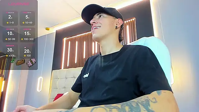 Snapshot of Lobo_17_ chatting on 03/15/26, 02:39 Lobo 17 online show from 03/15/26, 02:39