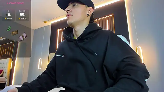 Snapshot of Lobo_17_ chatting on 03/18/26, 04:15 Lobo 17 online show from 03/18/26, 04:15