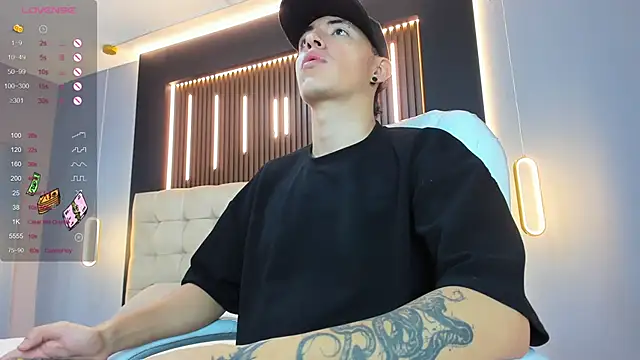 Snapshot of Lobo_17_ chatting on 03/20/26, 03:22 Lobo 17 online show from 03/20/26, 03:22