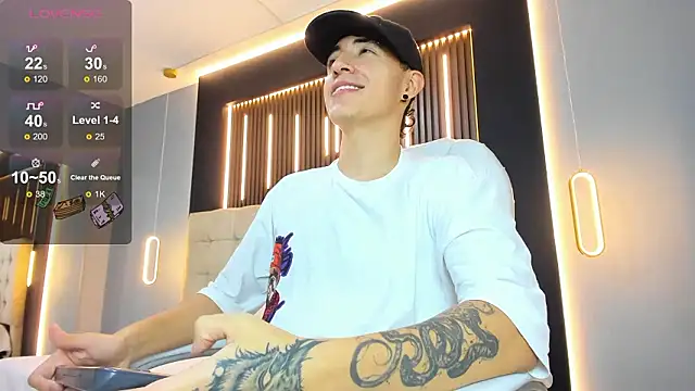 Snapshot of Lobo_17_ chatting on 03/22/26, 03:43 Lobo 17 online show from 03/22/26, 03:43