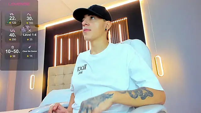 Snapshot of Lobo_17_ chatting on 03/24/26, 03:44 Lobo 17 online show from 03/24/26, 03:44