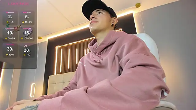 Snapshot of Lobo_17_ chatting on 03/26/26, 03:45 Lobo 17 online show from 03/26/26, 03:45