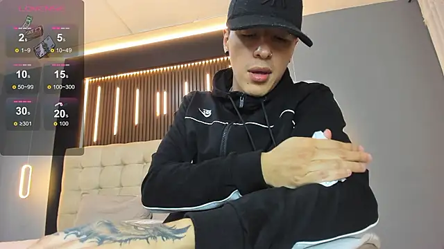 Snapshot of Lobo_17_ chatting on 03/29/26, 03:39 Lobo 17 online show from 03/29/26, 03:39