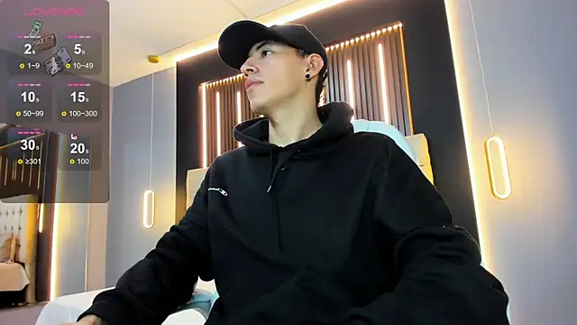 Snapshot of Lobo_17_ chatting on 04/07/26, 03:40 Lobo 17 online show from 04/07/26, 03:40