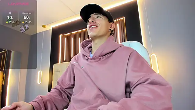 Snapshot of Lobo_17_ chatting on 04/08/26, 03:39 Lobo 17 online show from 04/08/26, 03:39