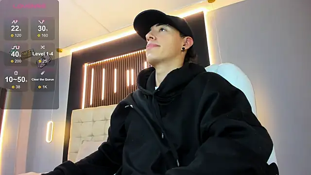 Snapshot of Lobo_17_ chatting on 04/09/26, 07:14 Lobo 17 online show from 04/09/26, 07:14